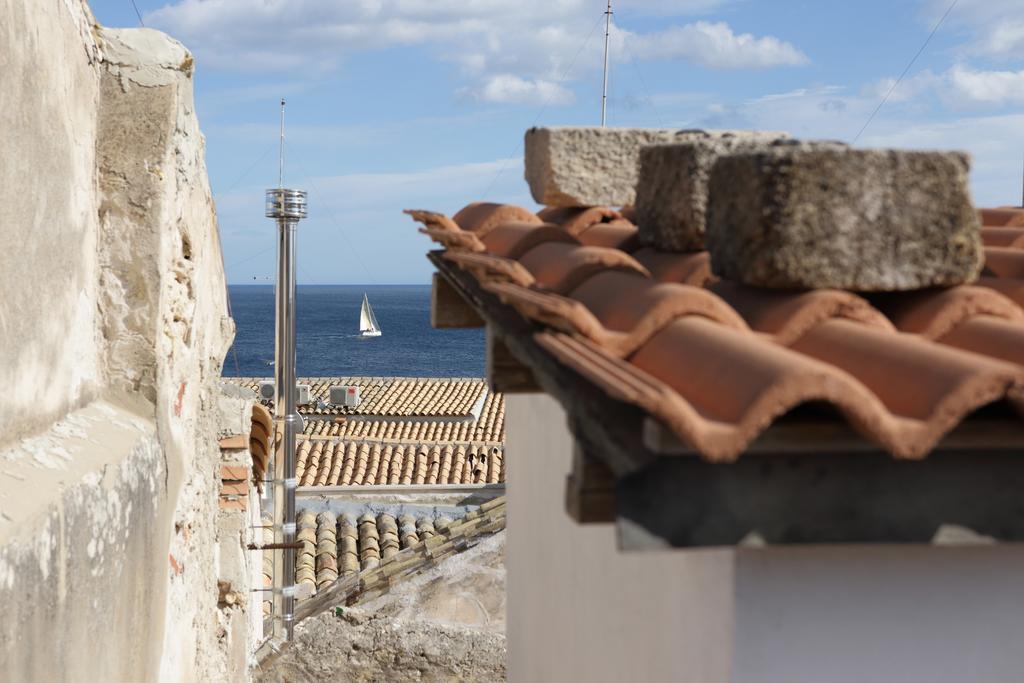Ortigia Guest House Casa Flora Сиракуза Екстериор снимка