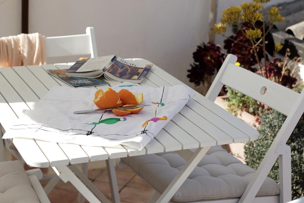 Ortigia Guest House Casa Flora Сиракуза Екстериор снимка
