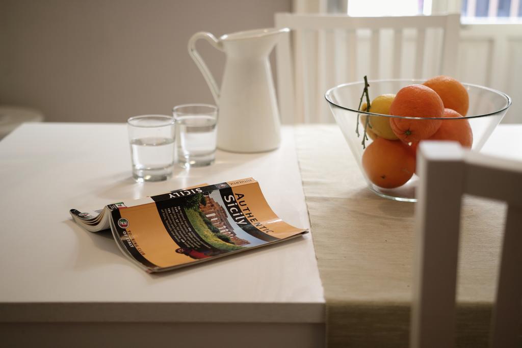 Ortigia Guest House Casa Flora Сиракуза Екстериор снимка