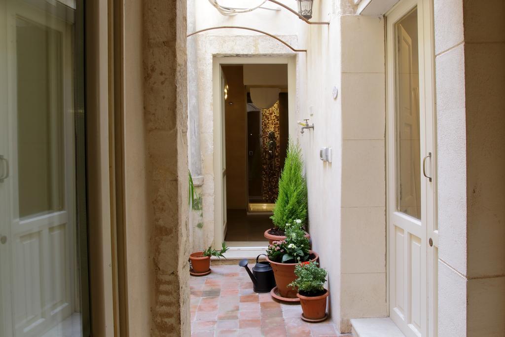 Ortigia Guest House Casa Flora Сиракуза Екстериор снимка