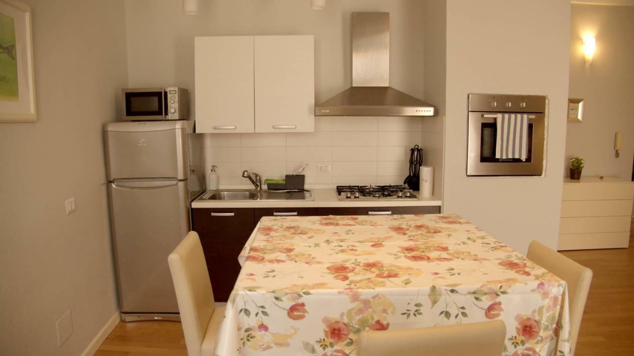 Ortigia Guest House Casa Flora Сиракуза Екстериор снимка